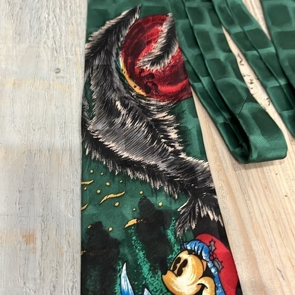 DISNEY CHRISTMAS Men Neck Tie Atlas Design Mickey Mouse Santa Caroling W4” L57” - Picture 3 of 7